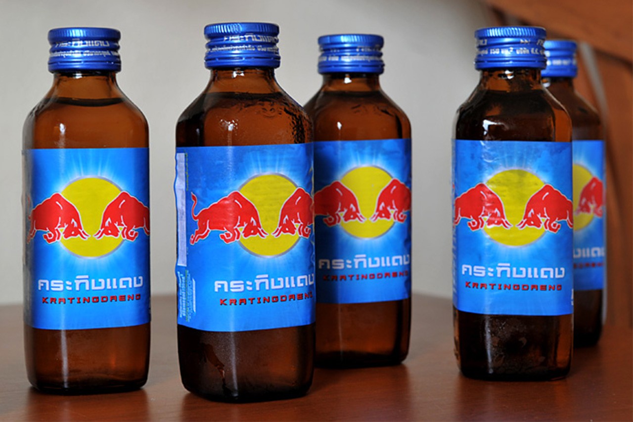 开车犯困喝红牛真的能提神吗,开车犯困喝红牛真管用吗