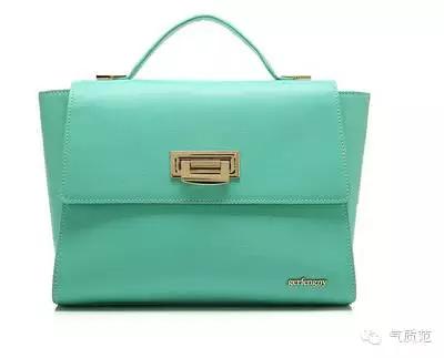 掐指一算，范姐猜你今天出门缺个包？