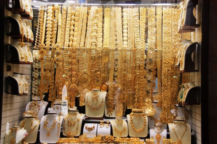 乘着地铁，乐购迪拜