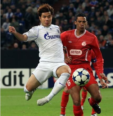 中国“三人帮”亮相欧冠，这个上海小男人凭借间接助攻征服枪手