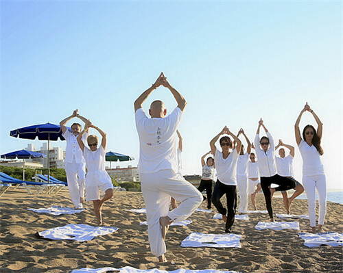 练瑜伽必须用品有什么,瑜伽能带来哪些功效