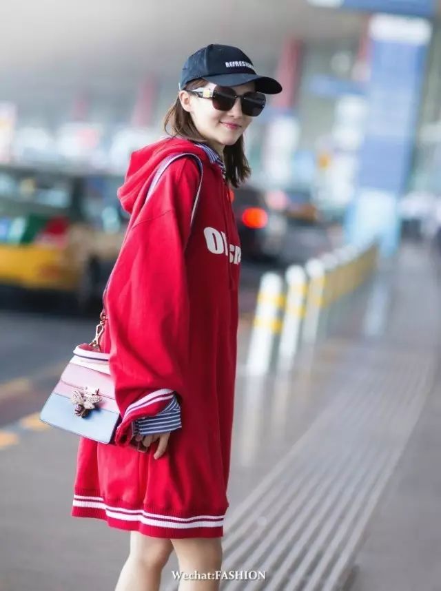 秋款卫衣女装搭配,早秋女装潮牌卫衣搭配什么裤子