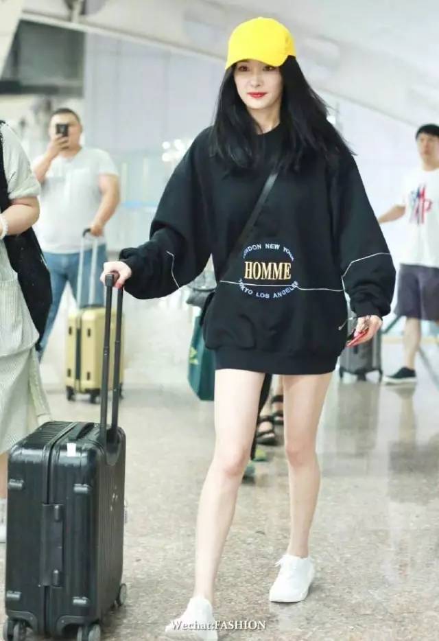 秋款卫衣女装搭配,早秋女装潮牌卫衣搭配什么裤子