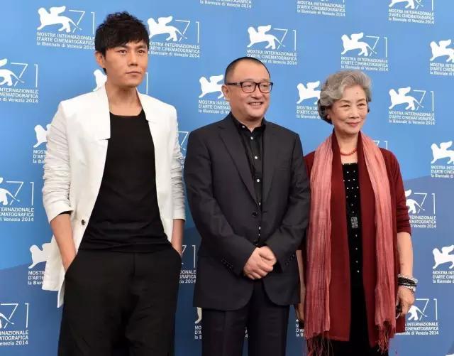 七次提名三大国际电影节影帝，大家却只知道他是女王小老公！