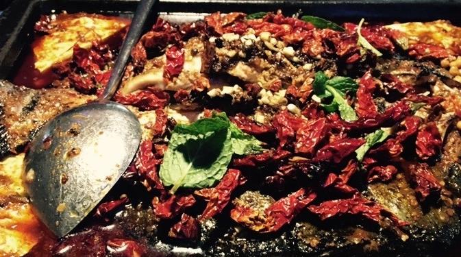 火爆排队的烤鱼,火爆排队的烤鱼小店