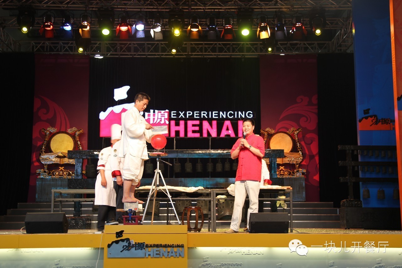 五星饭店总厨辞职开小店，10年开店60多家，最远开到美国