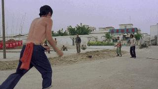 少林足球经典片,讲一部周星驰的电影《少林足球》