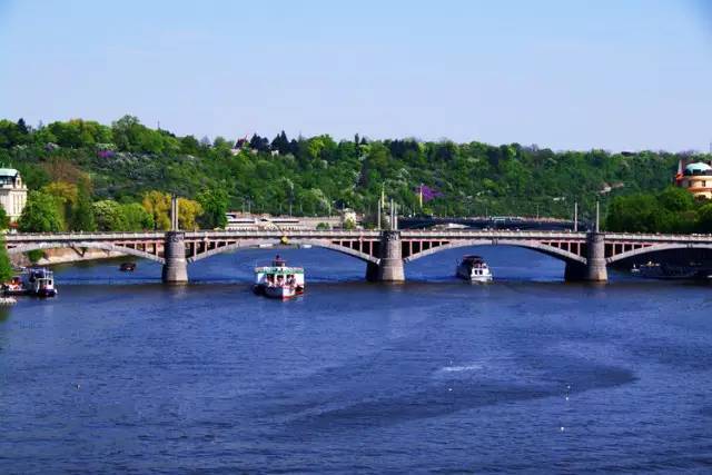 别光顾着听歌了，来看看布拉格吧