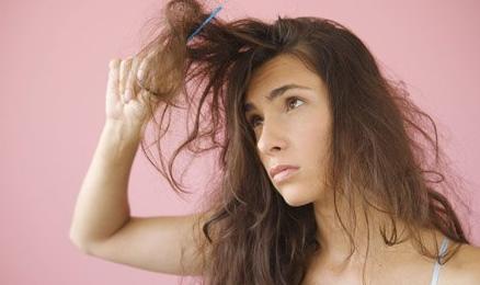 头发一点都不蓬松怎么办,头发像稻草一样毛躁怎么恢复