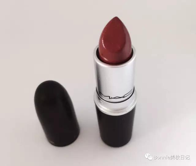 为什么我们种草的口红好看,为了口红铺了10层粉