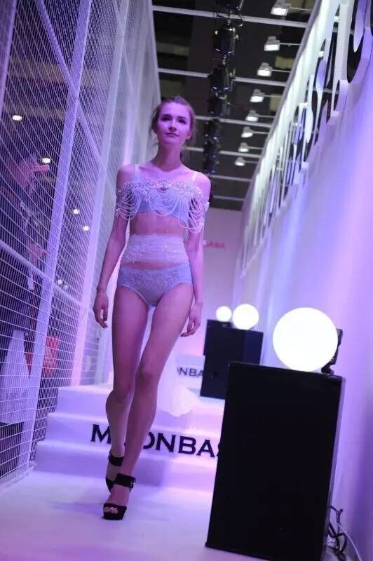 展商风采这个展台不一般，两天竟然吸引了半数以上的观展人群