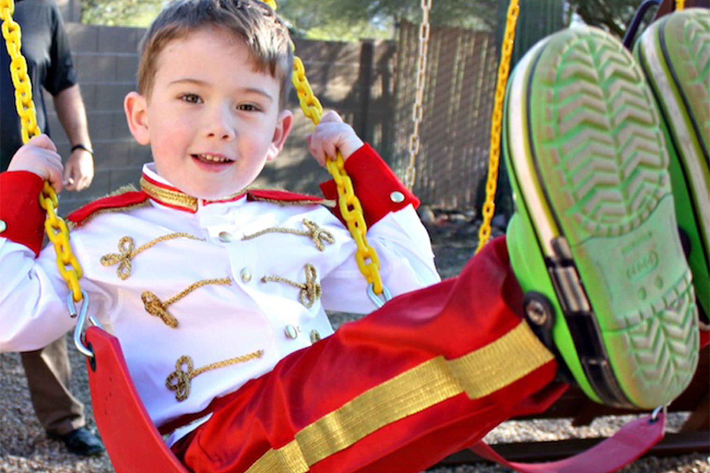 关于万圣节服装什么时候开始买 (万圣节儿童服装自己制作)