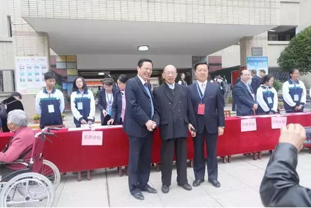 数千嘉宾、校友共赏武汉市四十九中人文探索60年