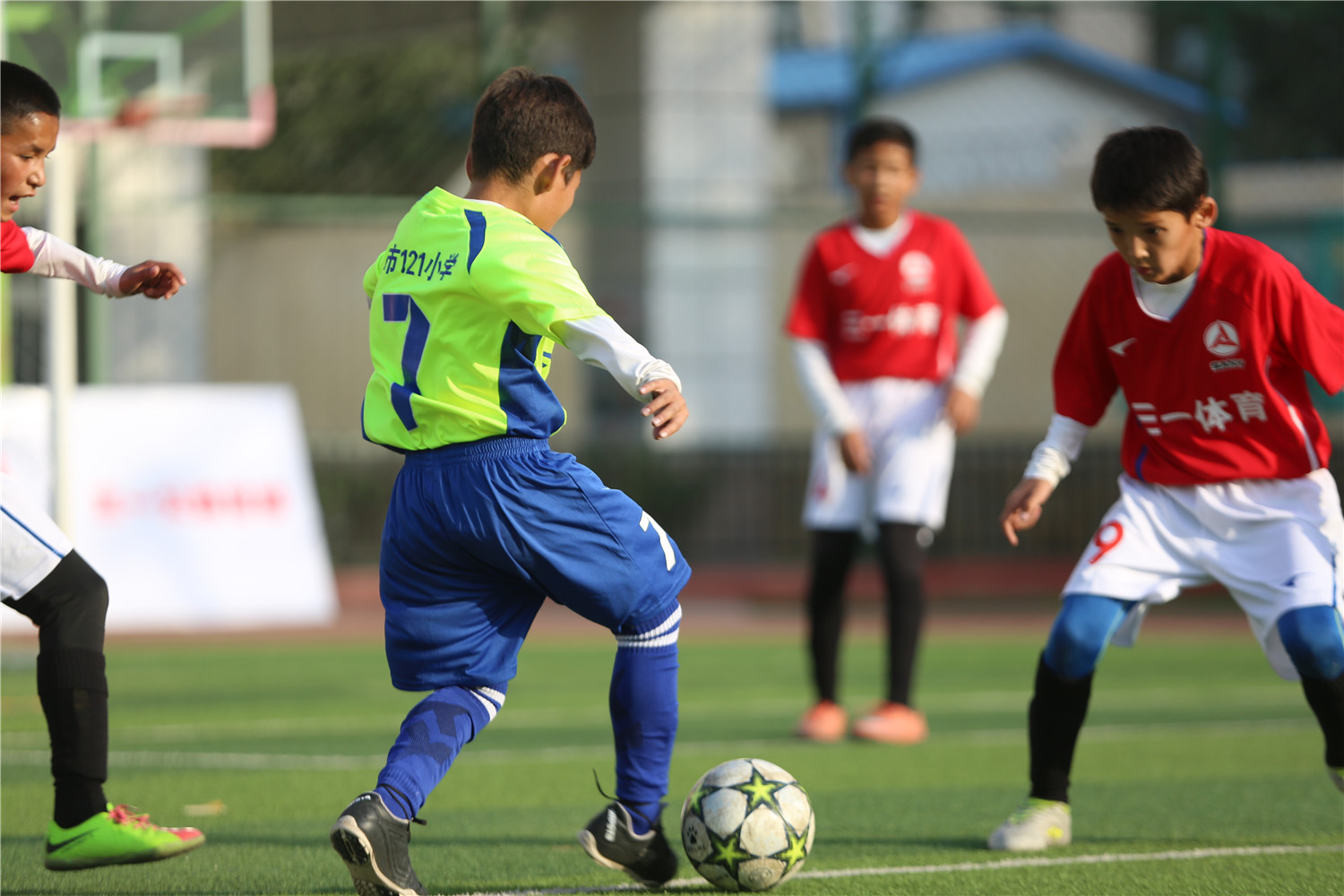 梅西禁区推射制胜门将,12岁的梅西强吗