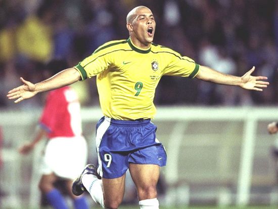 梅西和c罗两个人将足球推向顶峰,梅西c罗历史对决了几次