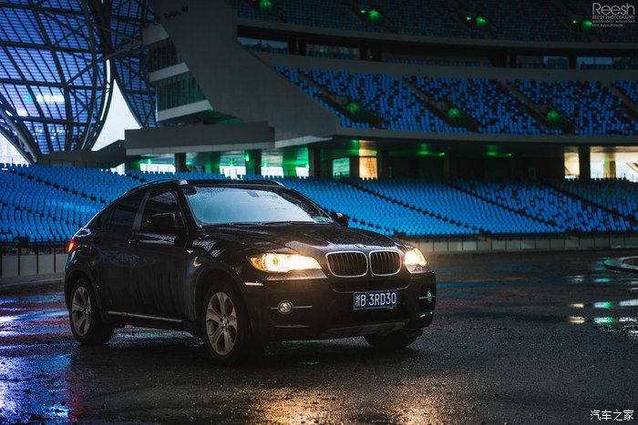 宝马X6,不谈性能如何!自驾遇上大雨还被拍成大片,颜值绝对够!