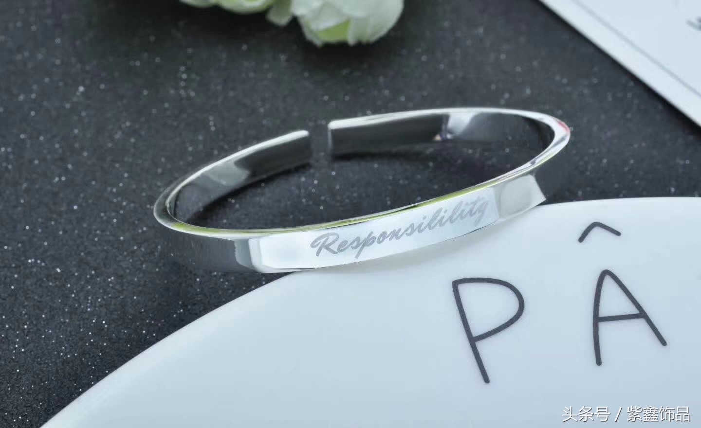 银手镯变黑怎么处理,银饰品用火烧红后变黑