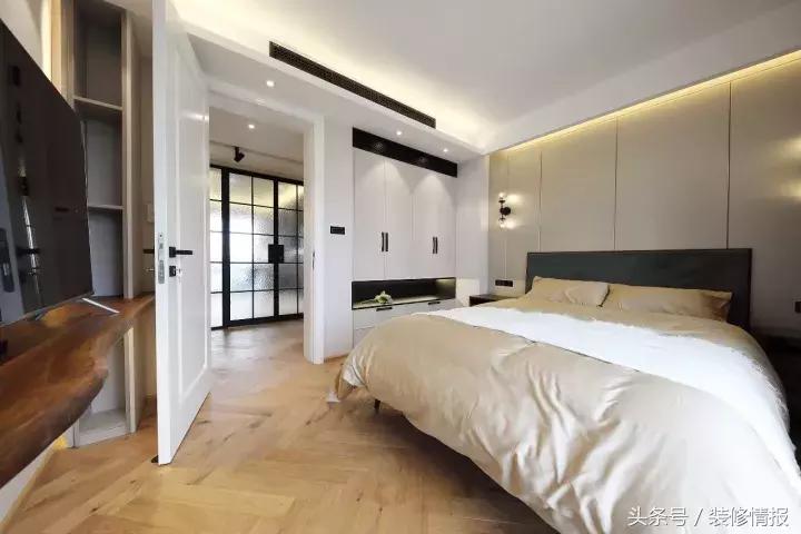 她家竟然有两个衣帽间、两个厨房！