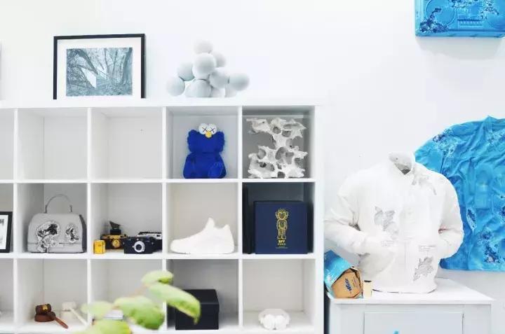 厉害了！这个把700双AJ挂起来当装饰的设计才叫牛！