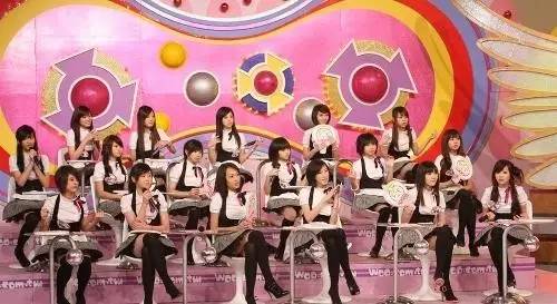 笑到趴地上,笑到躺地上