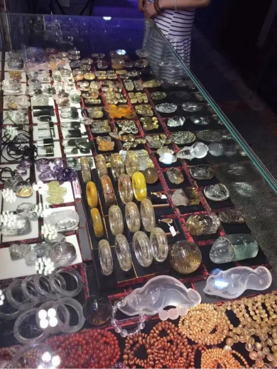 天然水晶和人工水晶的分辨,天然水晶与人造水晶镜的鉴别