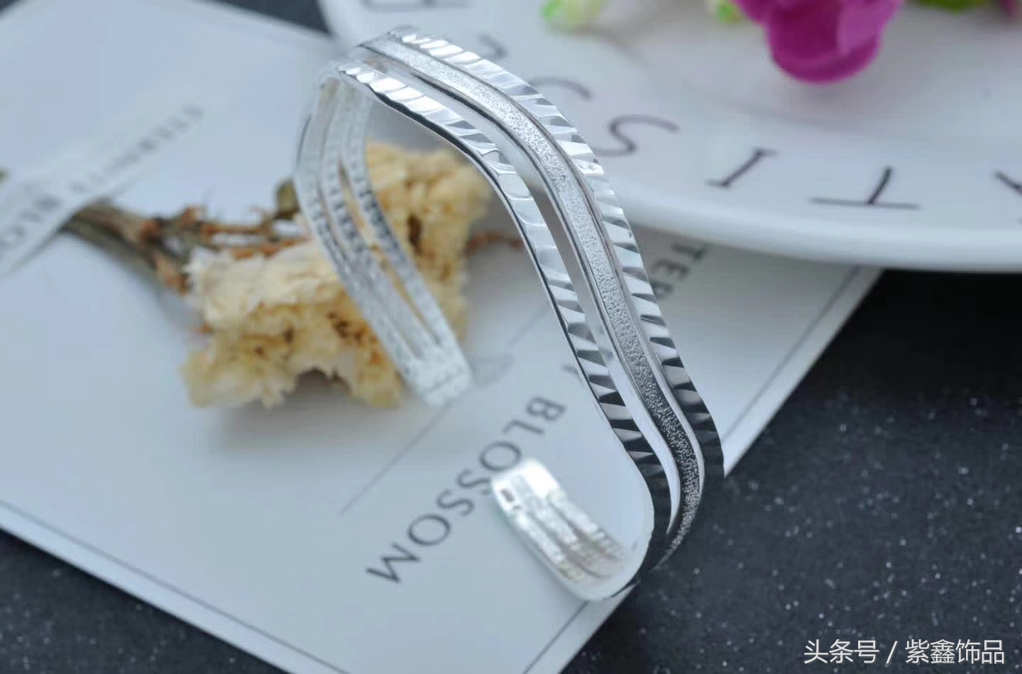 银手镯变黑怎么处理,银饰品用火烧红后变黑