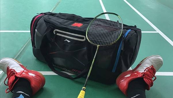 羽毛球运动伤治疗,羽毛球和网球哪个更容易受伤