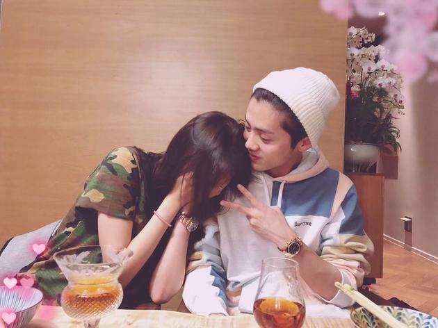 关晓彤香奈儿戒指,关晓彤上海金茂