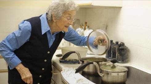 直接卖白开水？套路最深的商家今麦郎，CBA球员都只能喝它