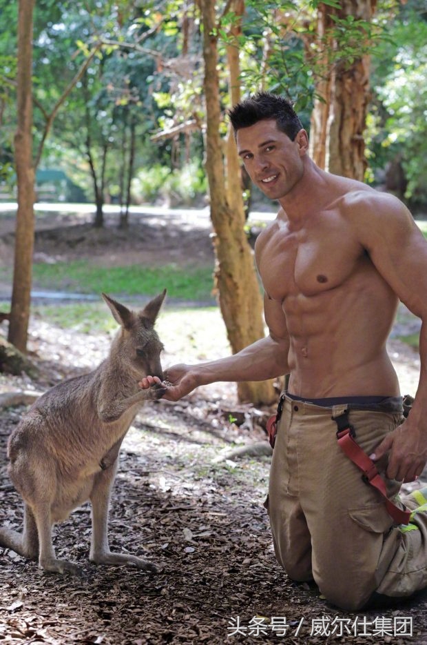 澳洲消防员公益日历图,澳大利亚消防员的日历