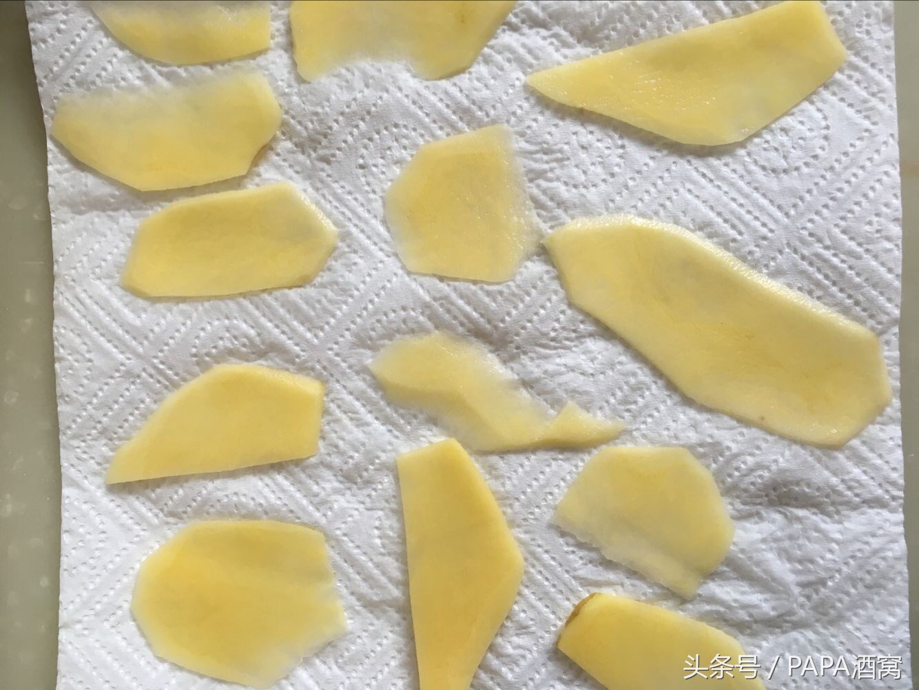 烤箱薯片家庭自制做法,今日美食自制薯片嘎嘣脆