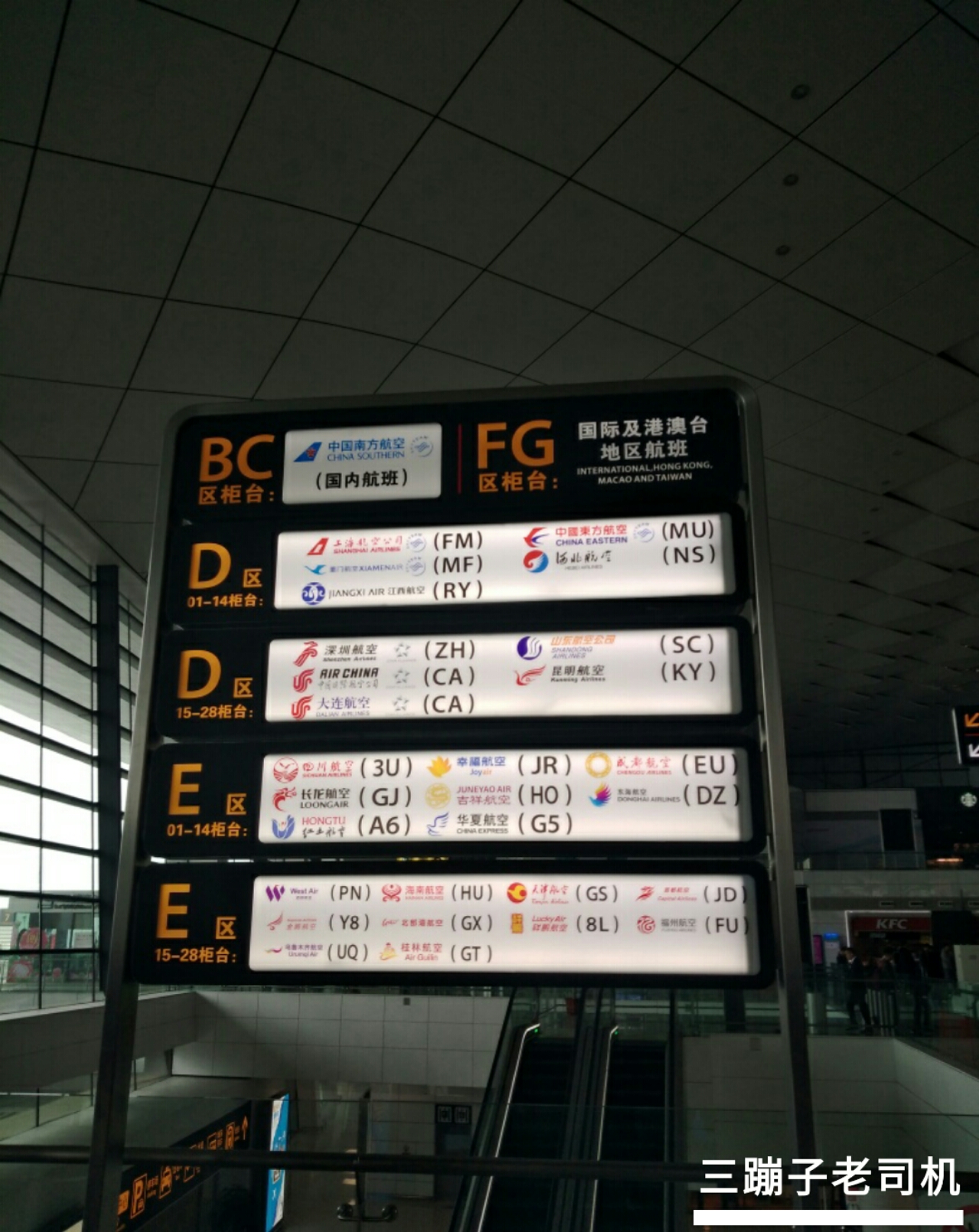 第一次坐飞机不尴尬乘机最全流程,第一次坐飞机详细流程需要带什么