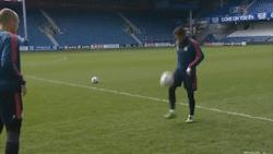 足球踩球教学教案,足球有哪些假动作或过人方法