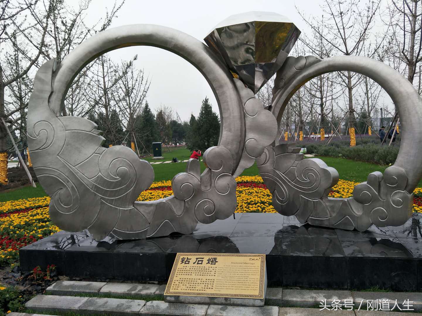 终于集齐了结婚周年的美称，我是水晶婚，你呢