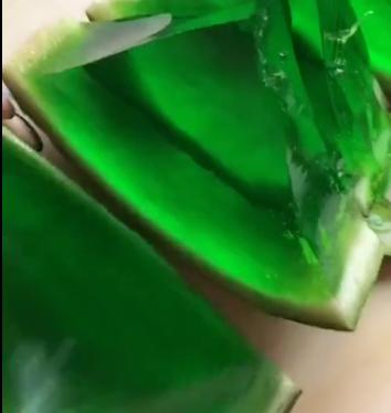 富商拿自己的翡翠来炫耀，朋友拿出了压箱底的宝贝，差点把他吓死