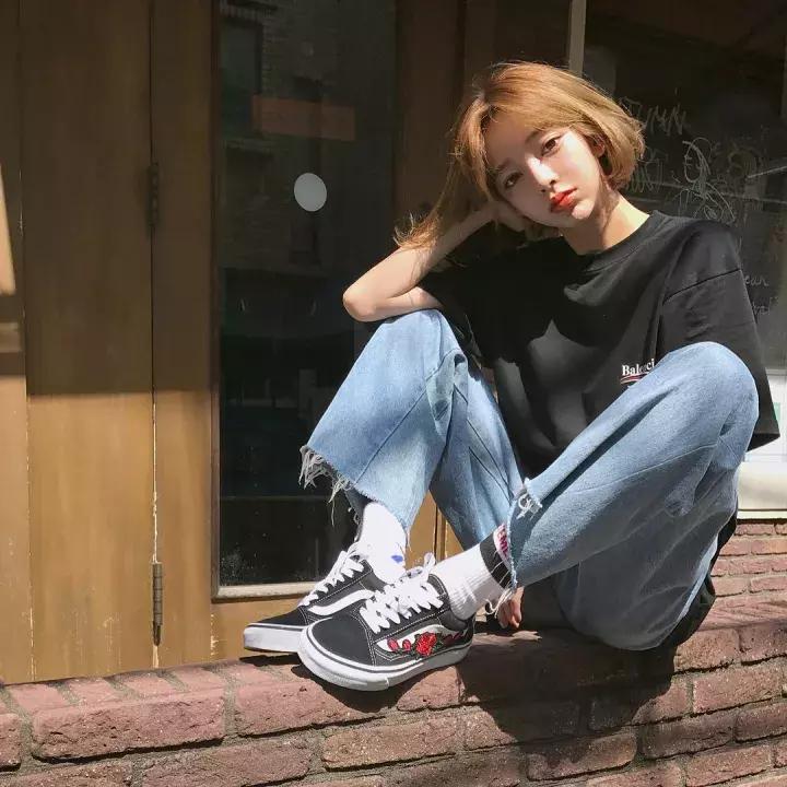 发量较多微卷适合的发型,女生发梢微卷