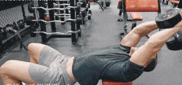 哑铃锻炼下胸肌训练动作,站姿哑铃练胸中缝肌正确的方法