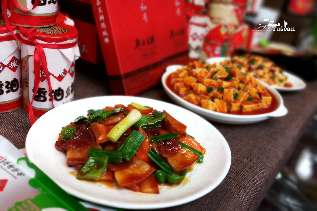 三星galaxyc8港版,三星galaxyc8像素