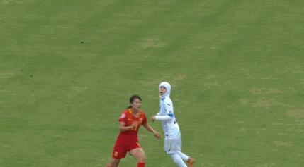 中国女足现世界级助攻!2比0完胜乌兹别克,为中国男足复仇!