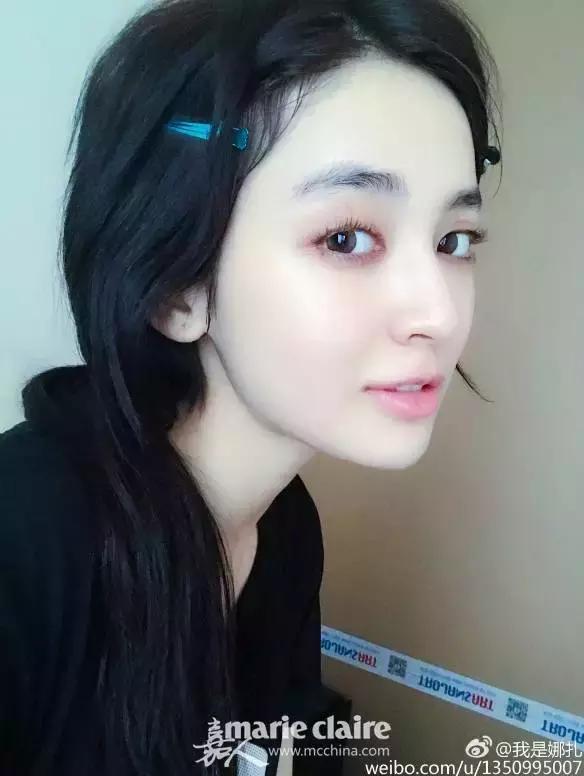 就用30块钱狂收当季爆款彩妆，“带货”女王们的梳妆台超魔性！