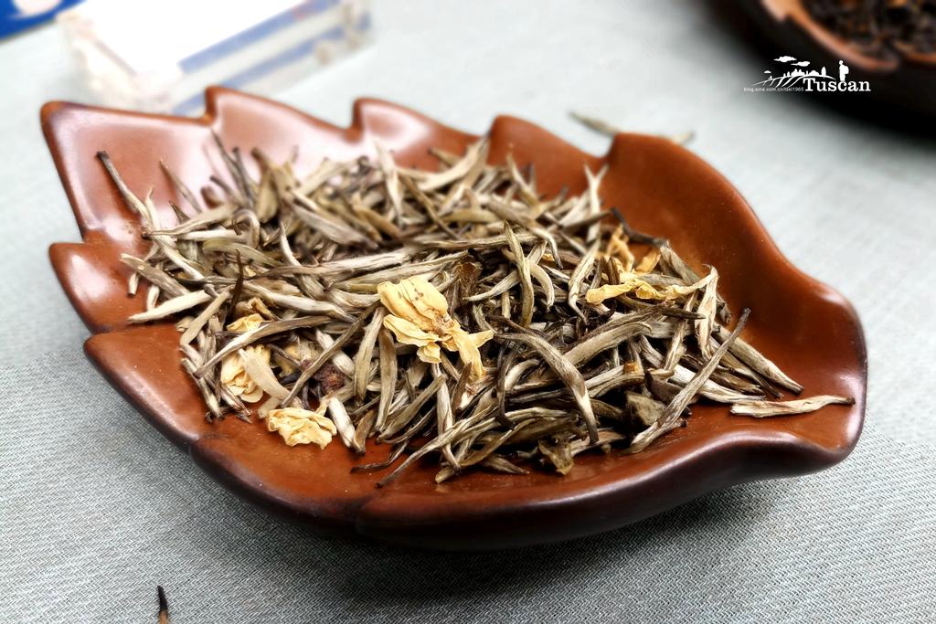 三星galaxyc8港版,三星galaxyc8像素