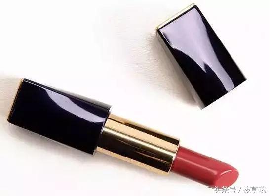 唇色深的妹子,唇色深皮肤黄适合什么颜色口红