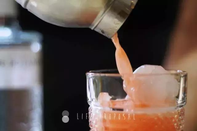 「微微8醺」vol.6|是金酒代表了人,还是人喝出了金酒的优雅?