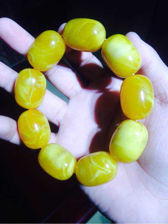 蜜蜡琥珀紫光灯下的反应,用紫光灯鉴别蜜蜡琥珀真假的方法