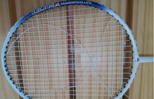 羽毛球拍穿线方法及视频,羽毛球拍穿线如何跟穿线师说