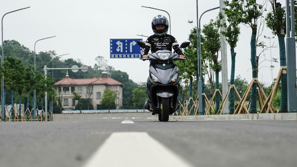 20款福喜125踏板评测,操控性好的本田125踏板车