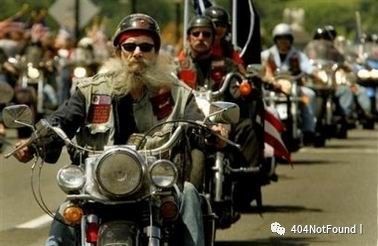 机车与婚纱,机车与跑车比赛