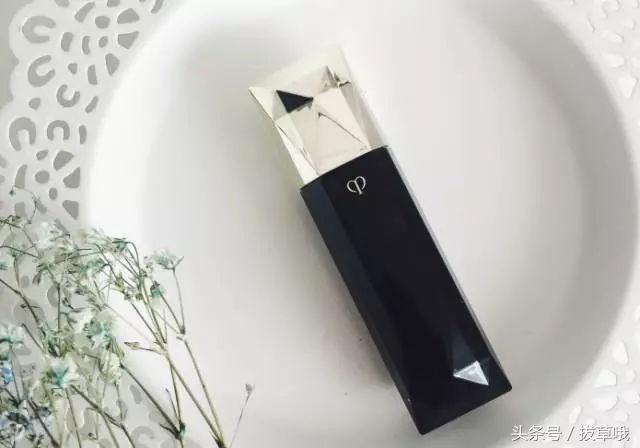 唇色深的妹子,唇色深皮肤黄适合什么颜色口红