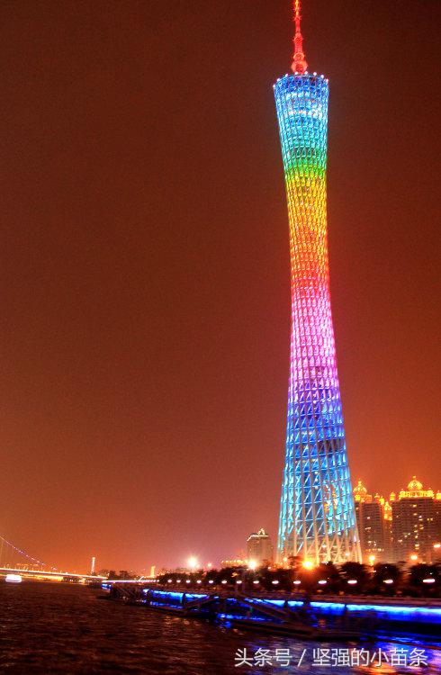 小蛮腰附近珠江夜游,广州珠江夜游坐轮船看小蛮腰