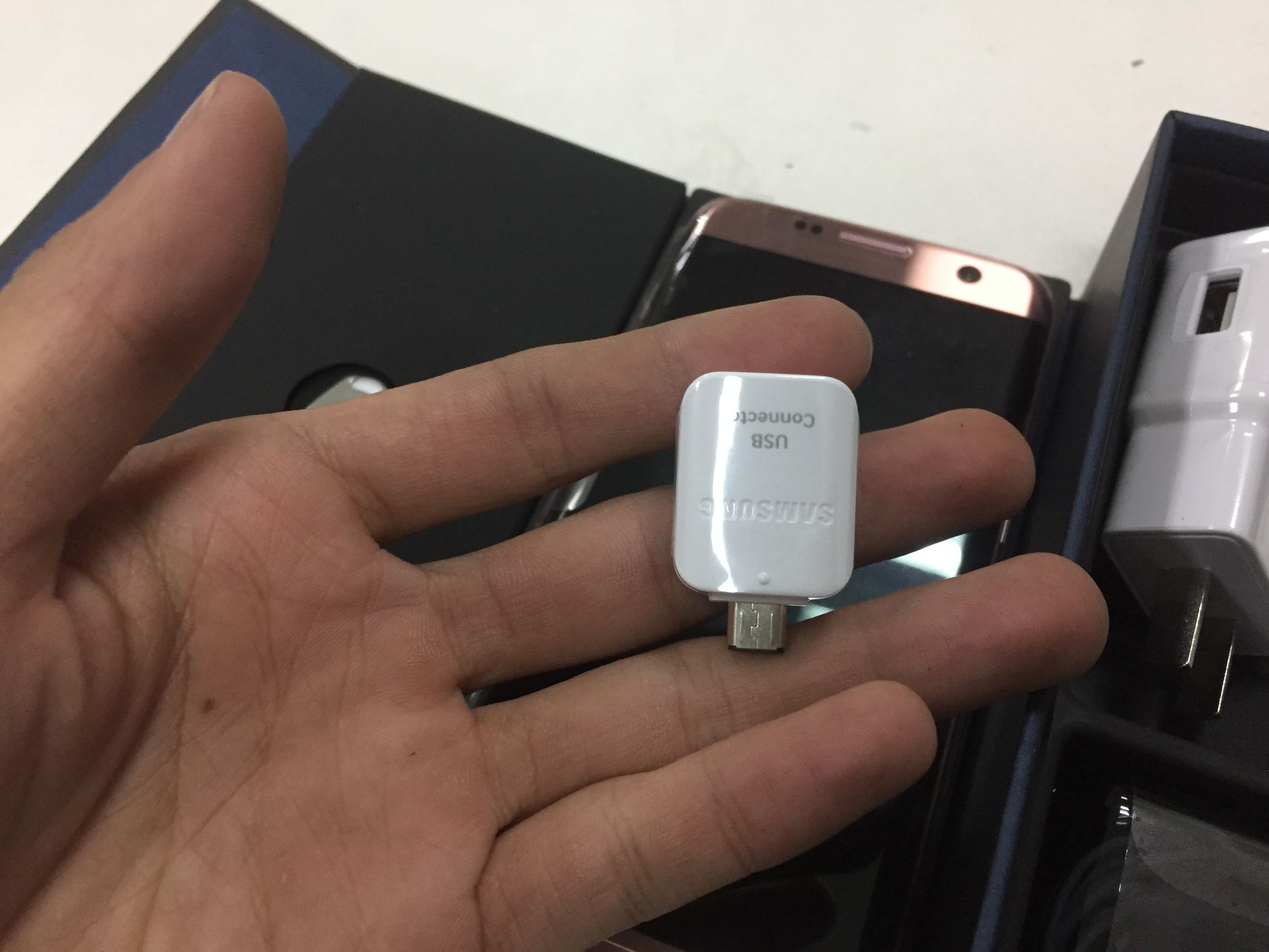 三星s7edge荧光粉,二手三星s7edge值得购买吗